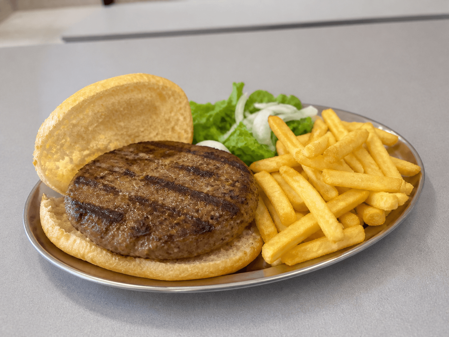 Pljeskavica 150g — Sa roštilja